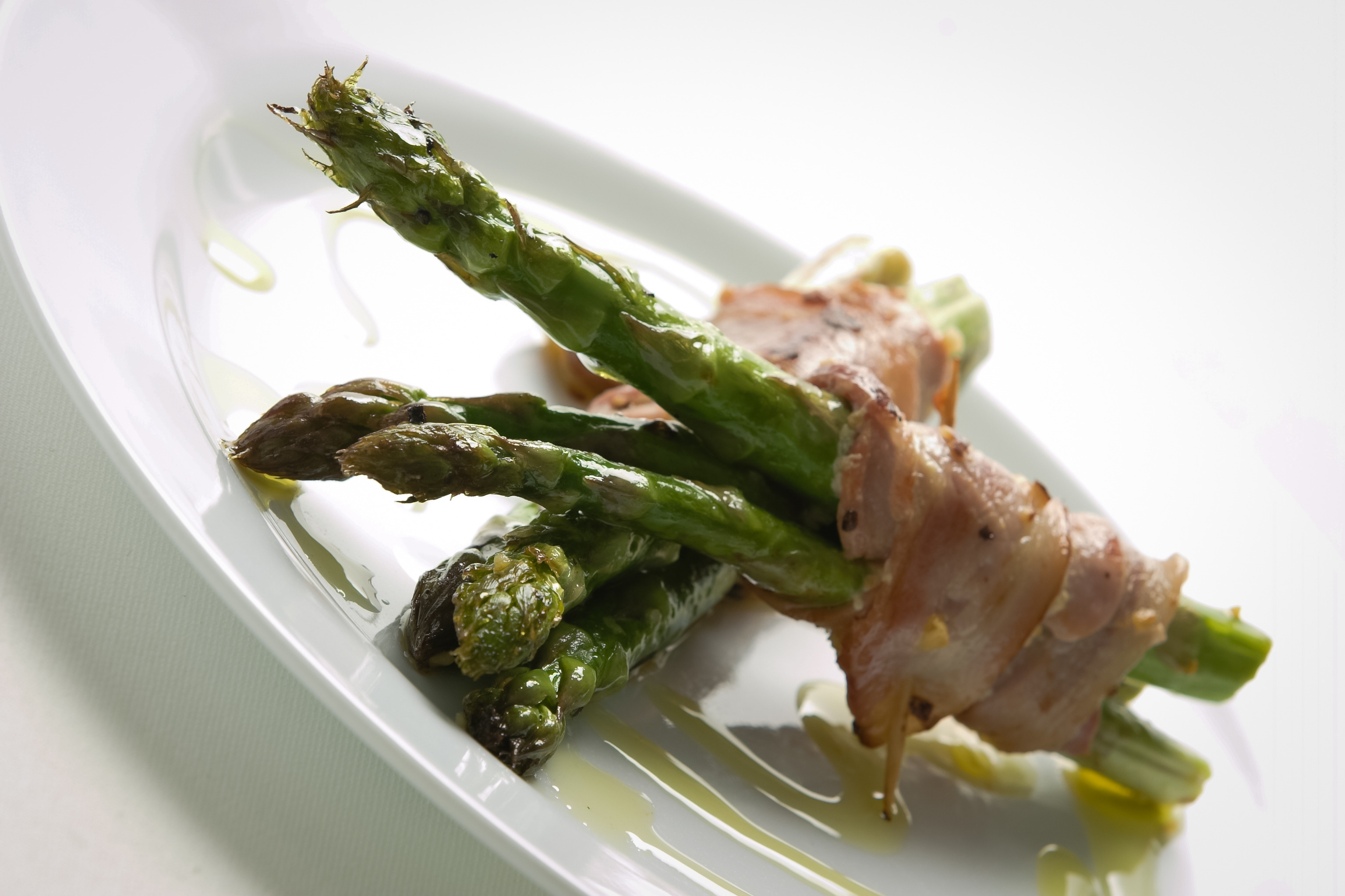 lamb pancetta with asparagus