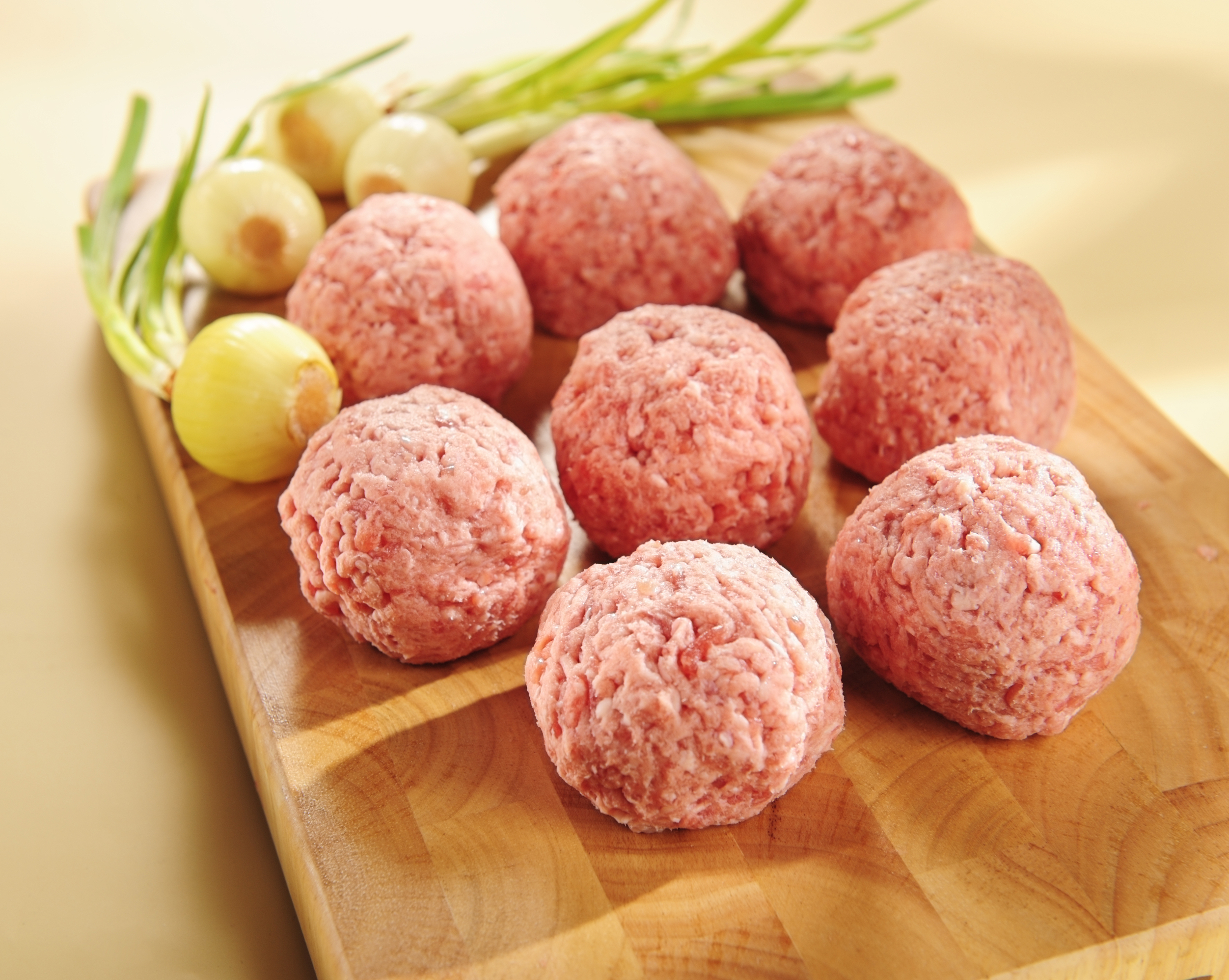 veal+meatballs+on+cuttingboard